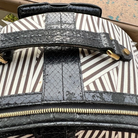 Henri Bendel striped Hatbox Luggage - Picture 2 of 10